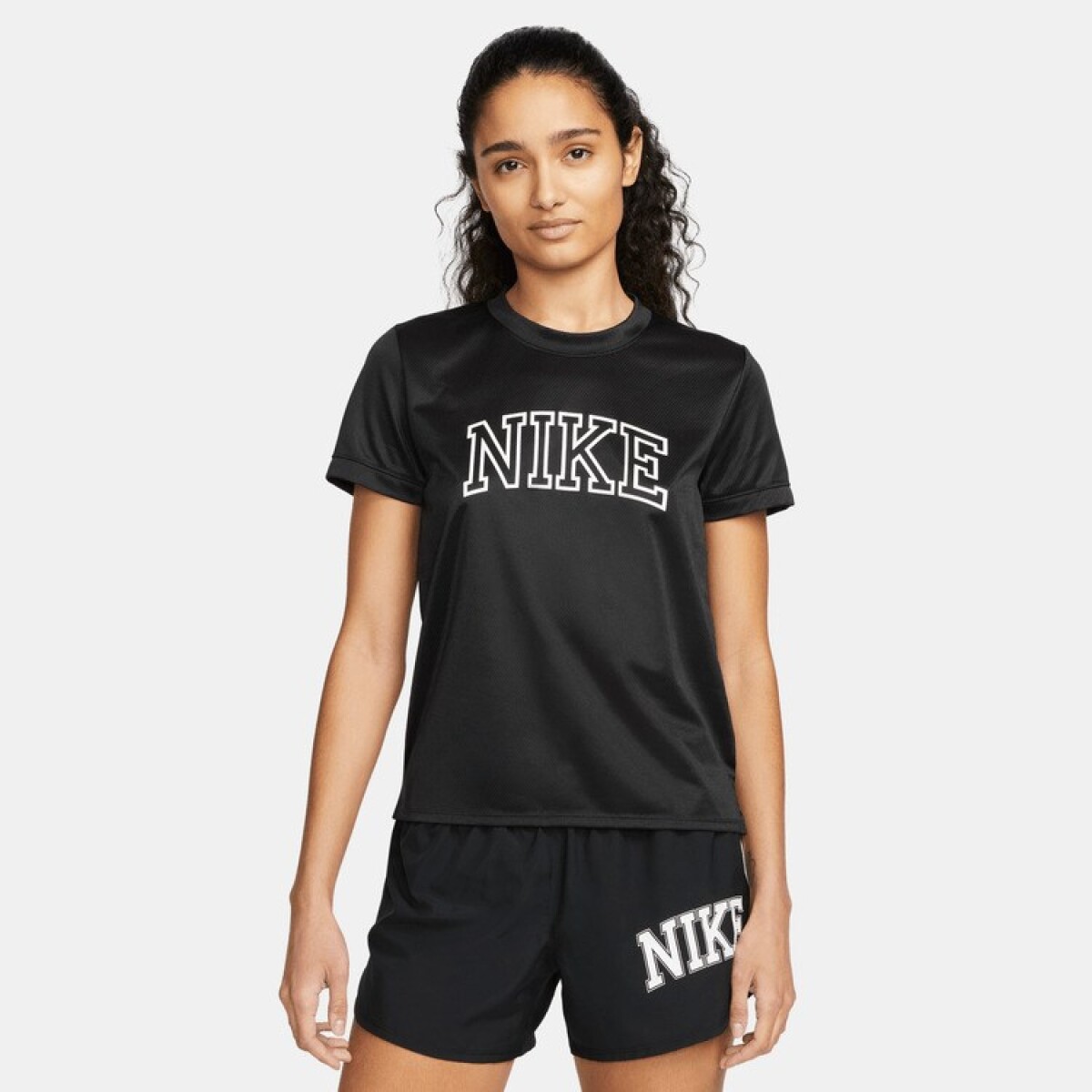 Remera NIKE W NK DF SWOOSH de Mujer - DQ6371-010 - Negro 