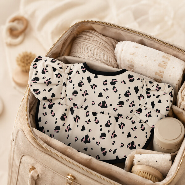 Babero Impermeable Bebé Con Bolsillo Recolector Volados Blanco
