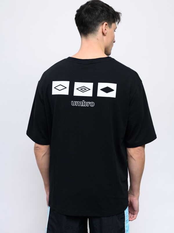 REMERA TRUCKER Umbro Hombre 029