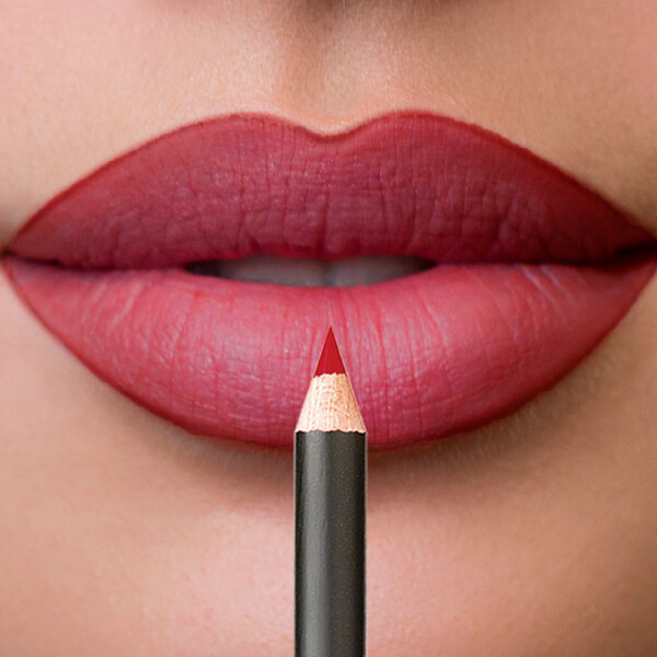 DELINEADOR DE LABIOS ROJO