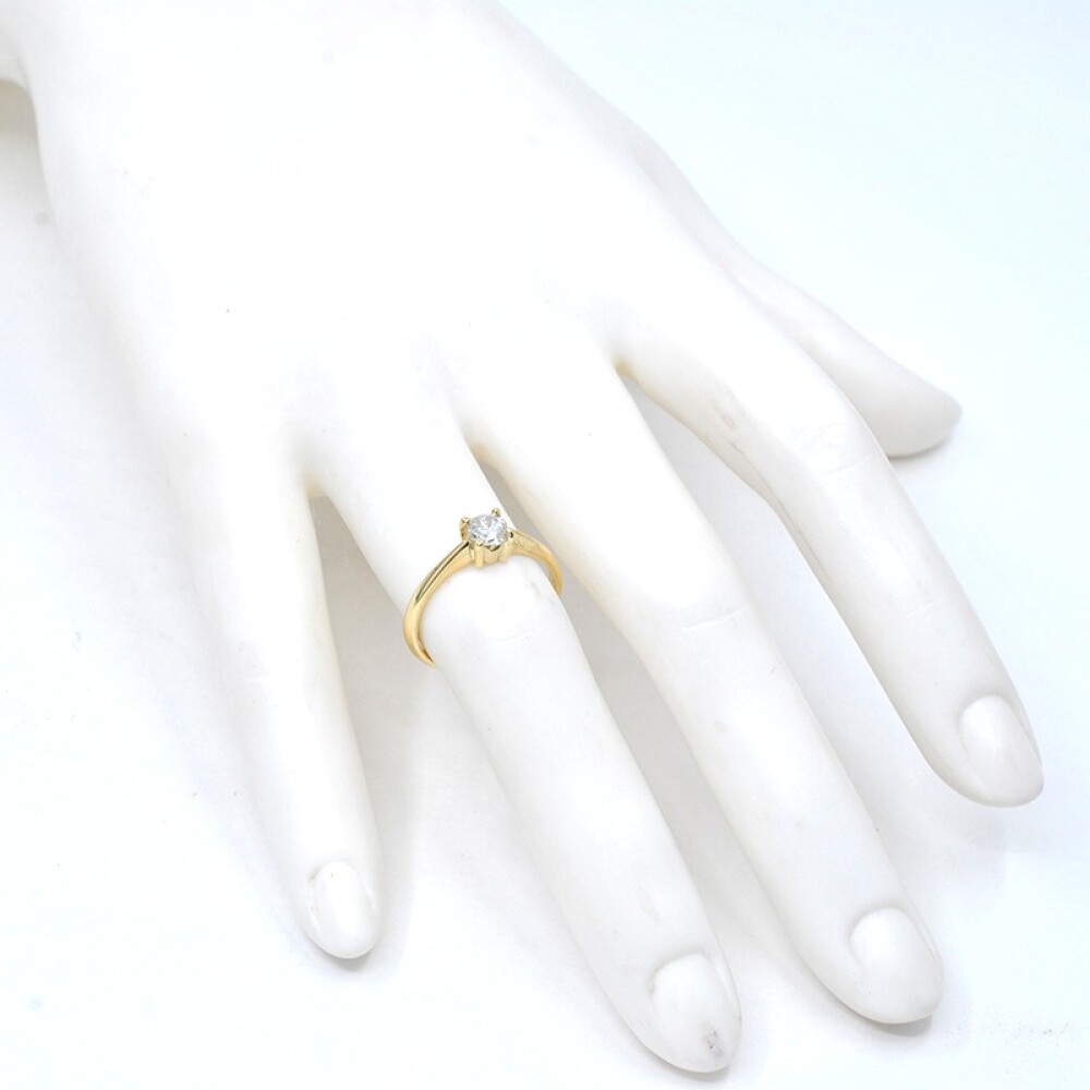 Anillo en oro 18k y brillante con engarce 4 puntas Anillo en oro 18k y brillante con engarce 4 puntas