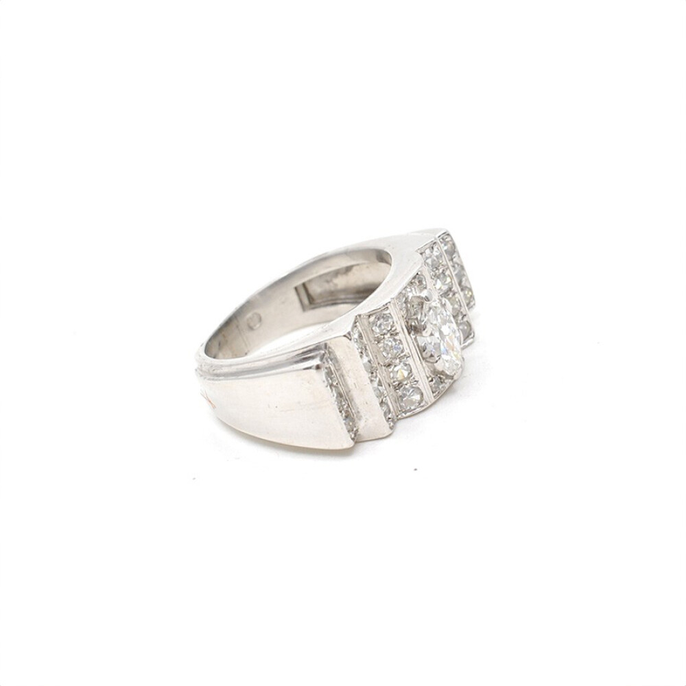 Anillo En Platino Con Importante Brillante Central Navette Anillo En Platino Con Importante Brillante Central Navette