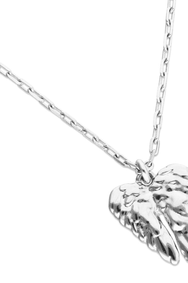 COLLAR CORTO ALEACIÓN DE METALES BAÑADO EN PLATA CON DETALLE DE ALAS Colgante