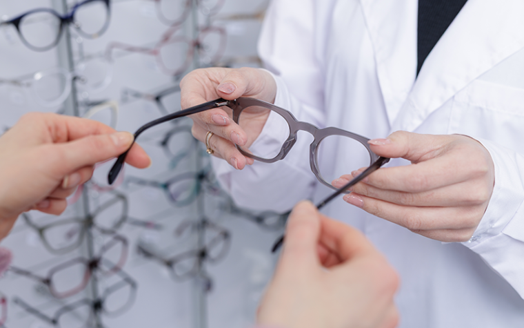 Cómo elegir el armazón ideal: Guía de expertos para una visión perfecta