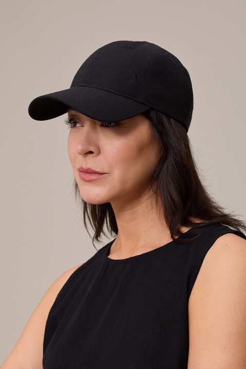 GORRO VISERA POLINA POLANCO Negro