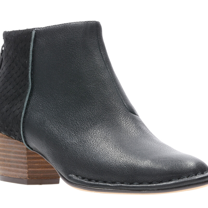 Bota de Mujer Clarks Spiced Ruby Negro - Combinado