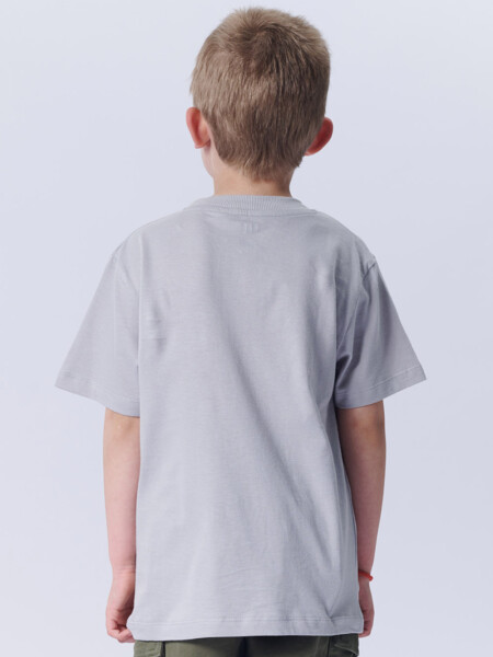 Remera con bolsillo contraste Gris