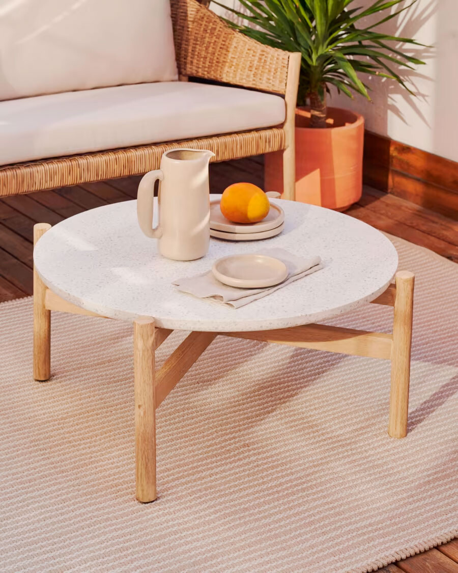 Mesa de centro Pola de cemento y madera maciza de eucalipto Ø 80 cm FSC 100% Mesa de centro Pola de cemento y madera maciza de eucalipto Ø 80 cm FSC 100%