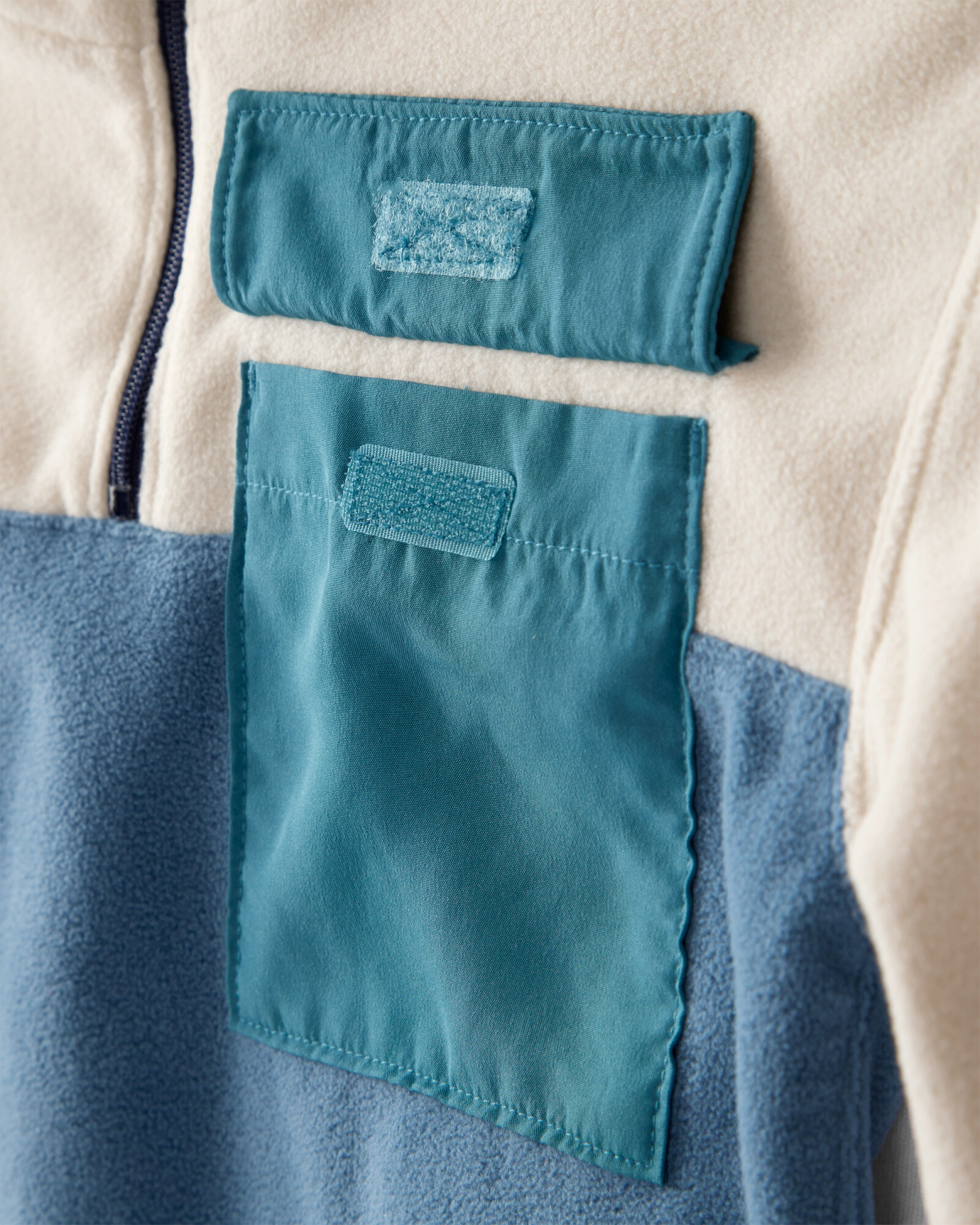 Set dos piezas, pantalón de algodón y buzo de micropolar con cierre un cuarto Sin color