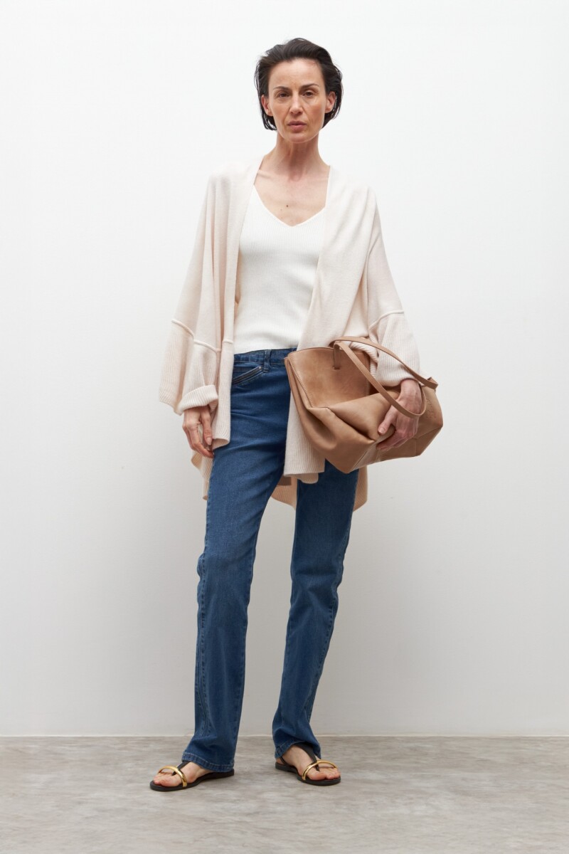 Capa tejida con volados - crudo 