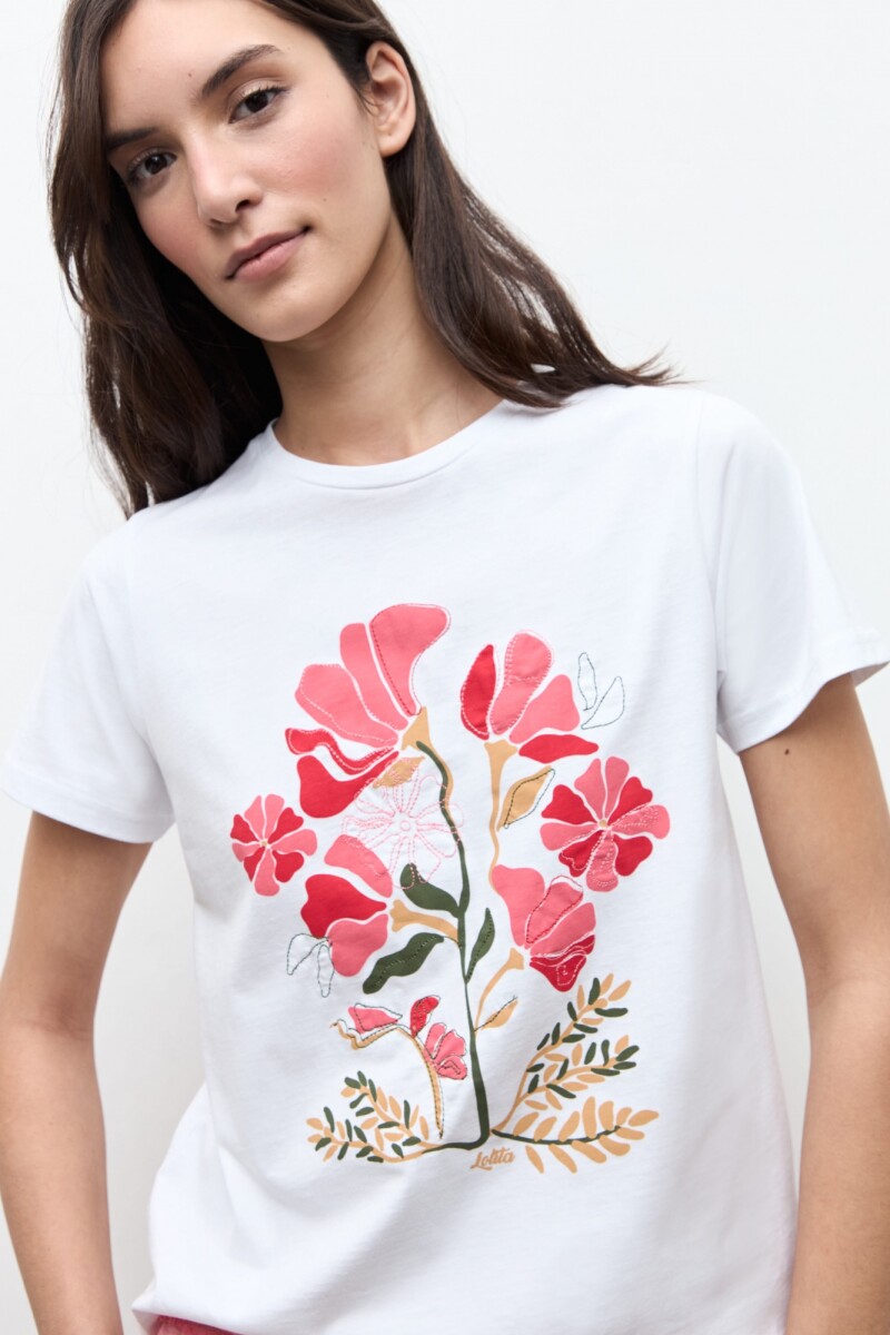 Remera estampa y bordado local blanco