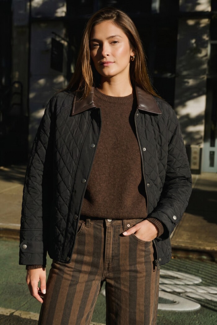 Campera Capitoneada Cuello Negro