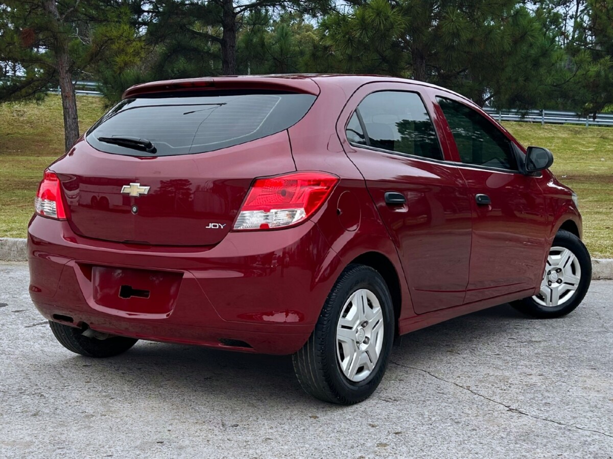 Chevrolet Onix Joy 1.0 Extra Full Permuta / Financia Chevrolet Onix Joy 1.0 Extra Full Permuta / Financia