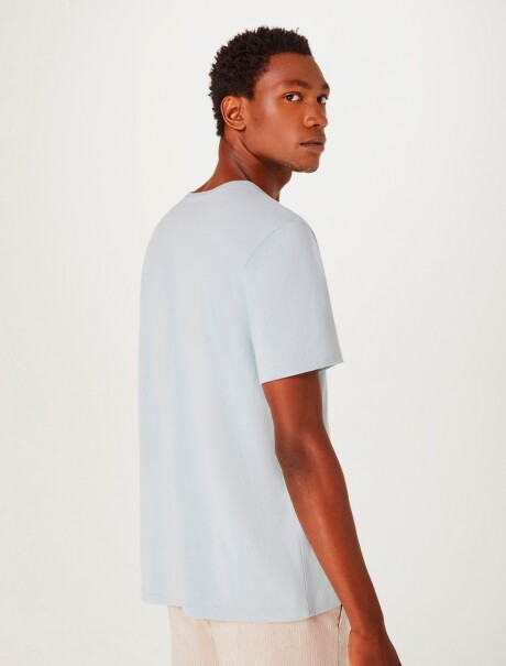 CAMISETA MANGA CORTA SLIM CELESTE