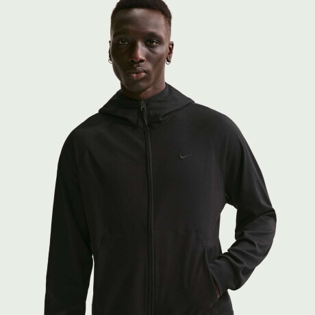 Campera Nike Primary Nanoknit de Hombre Negro