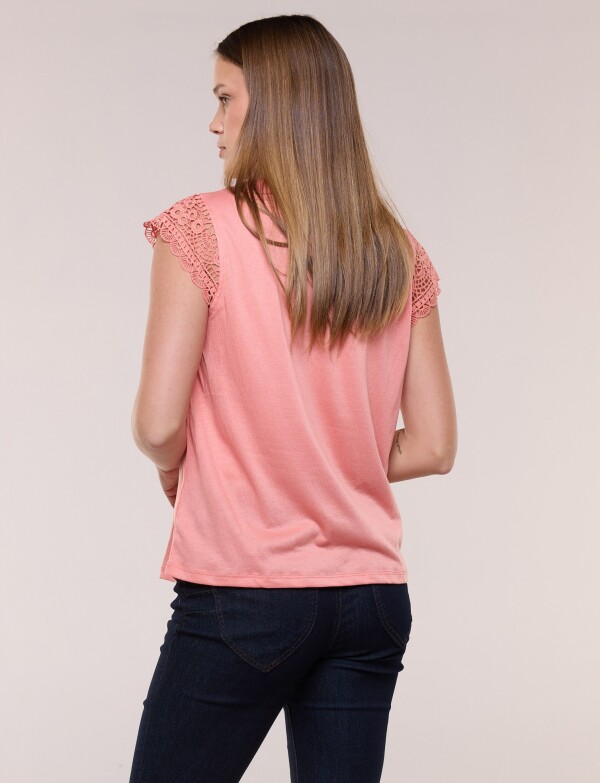 Remera Manga Crochet CORAL