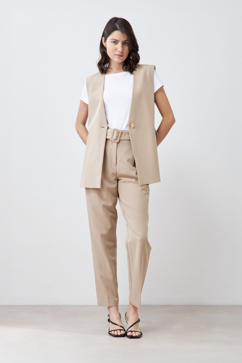 Pantalón sastrero con pinzas y cinturón - beige 