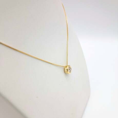 Conjunto de cadena y colgante de oro 10 ktes con circonia, PUNTO DE LUZ. Conjunto de cadena y colgante de oro 10 ktes con circonia, PUNTO DE LUZ.