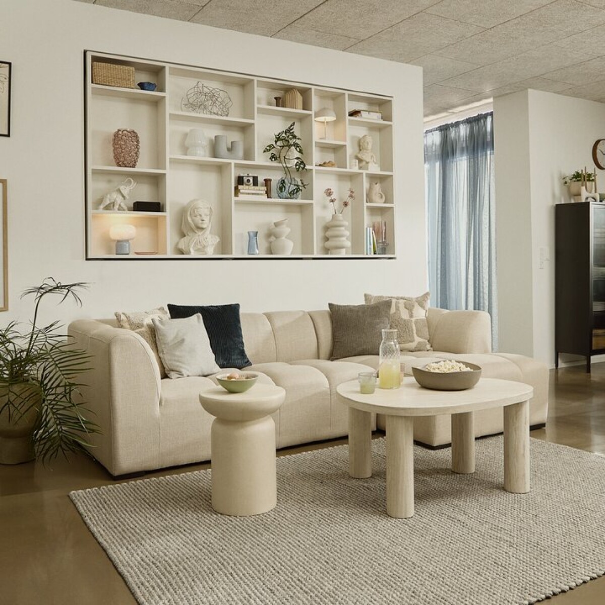 Mesa auxiliar LUNDEBORG 38x50 travertino 