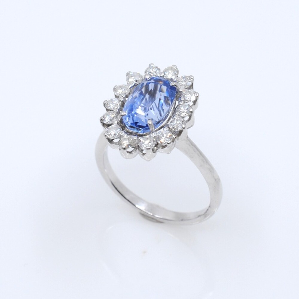 Anillo en oro 18k blanco , brillantes y zafiro Anillo en oro 18k blanco , brillantes y zafiro