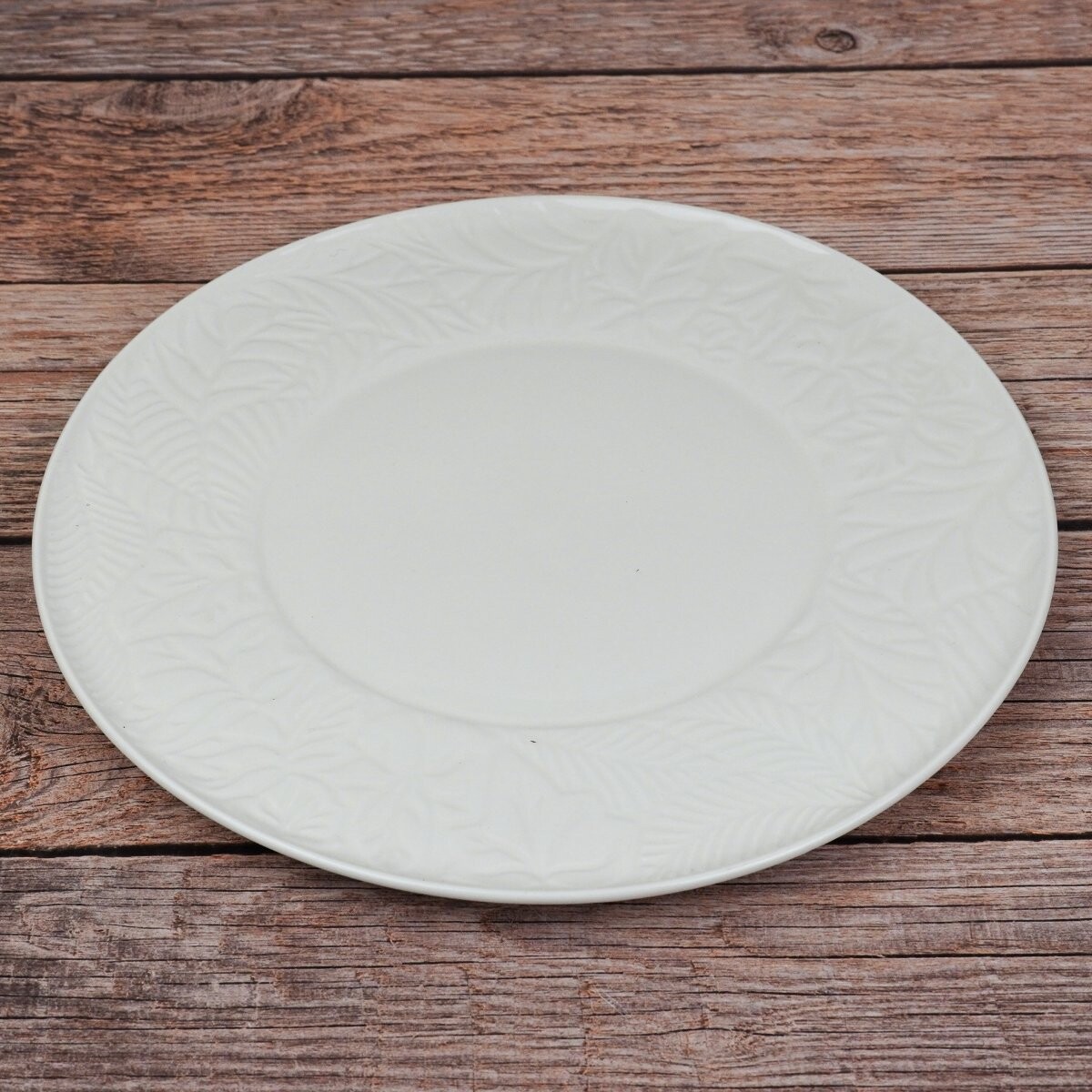 Plato llano de ceramica labrado hojas 