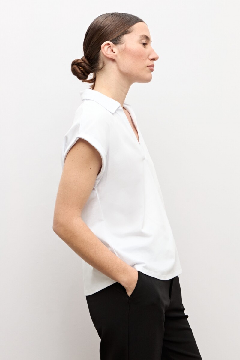 Remera cuello polo blanco