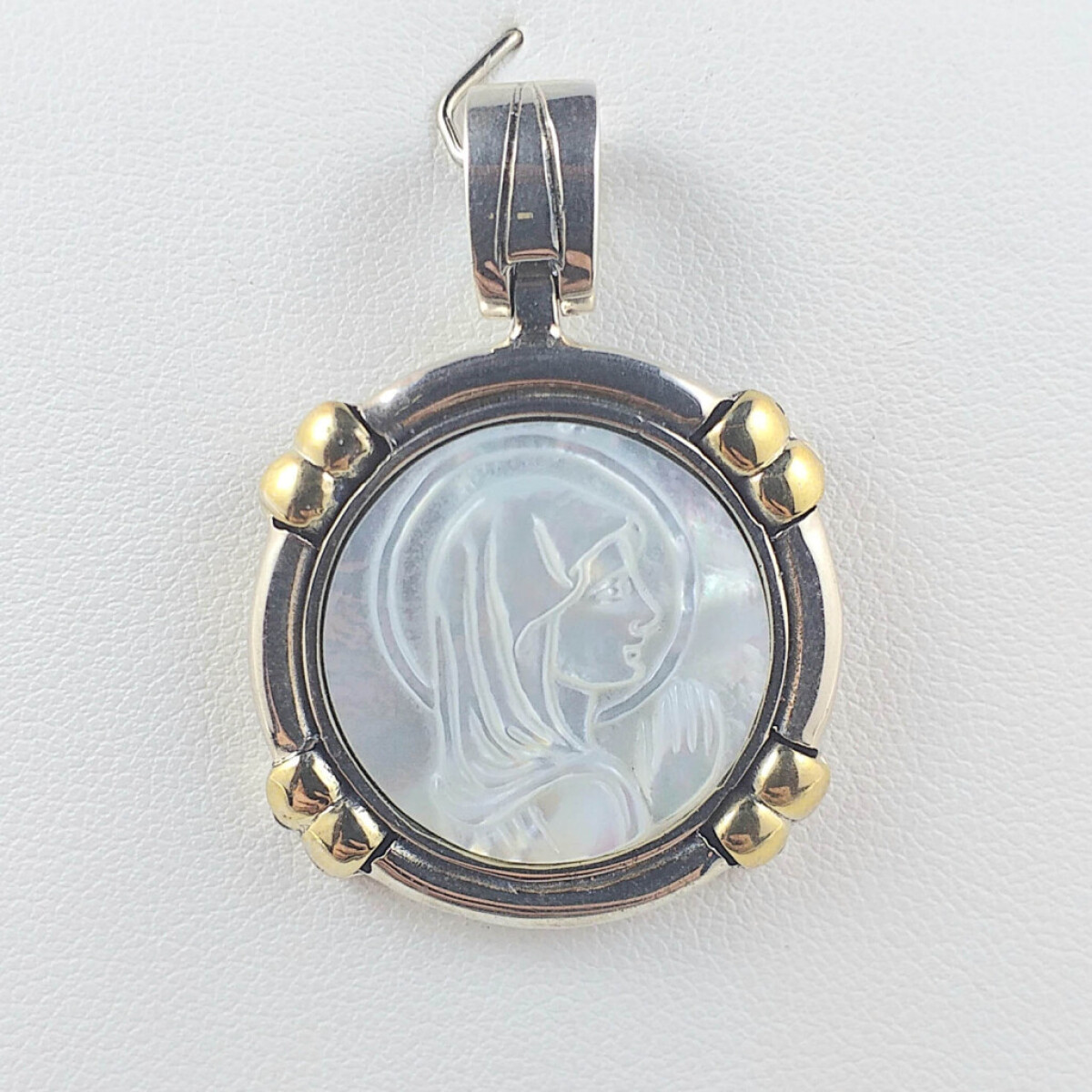 Medalla religiosa de Plata 925 con Doublé en Oro 18 kt y Nácar - Virgen Niña 