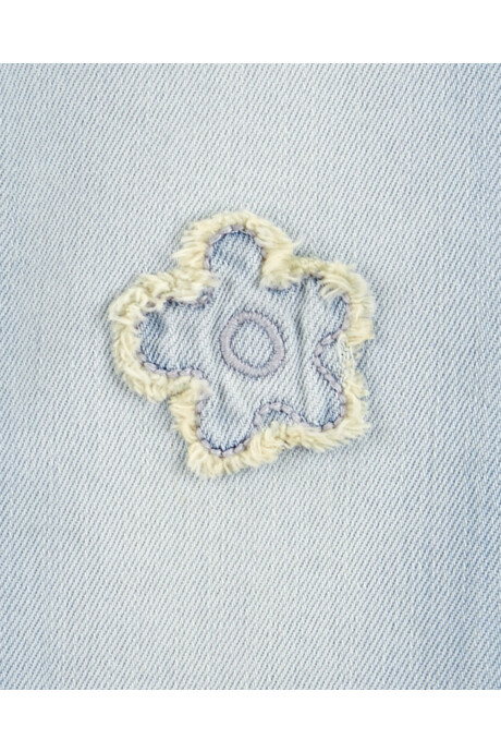 Pantalón jean acampanado, con parches florales Sin color