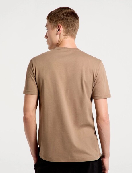 CAMISETA BÁSICA WORLD CUELLO EN V BEIGE