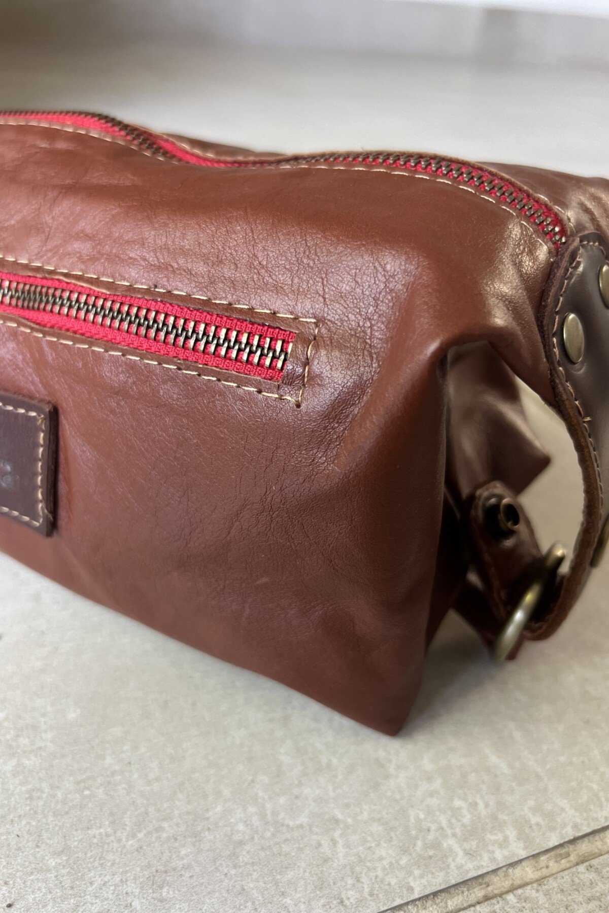 Necessaire de Cuero Camel Red Zip