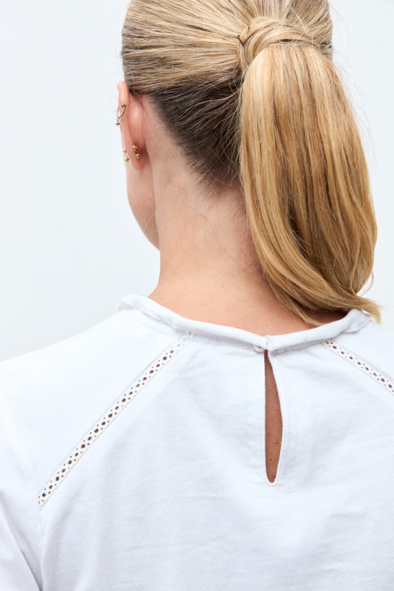Remera bordada vainillas blanco