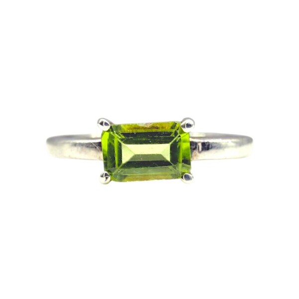 Anillo Cuadrado-Plata rodinada-Piedra Peridoto-AN2023 conpiedra