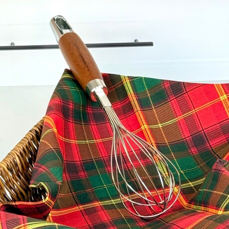 Batidor Manual de Acero Inoxidable con Mango de Madera 28cm Batidor Manual de Acero Inoxidable con Mango de Madera 28cm