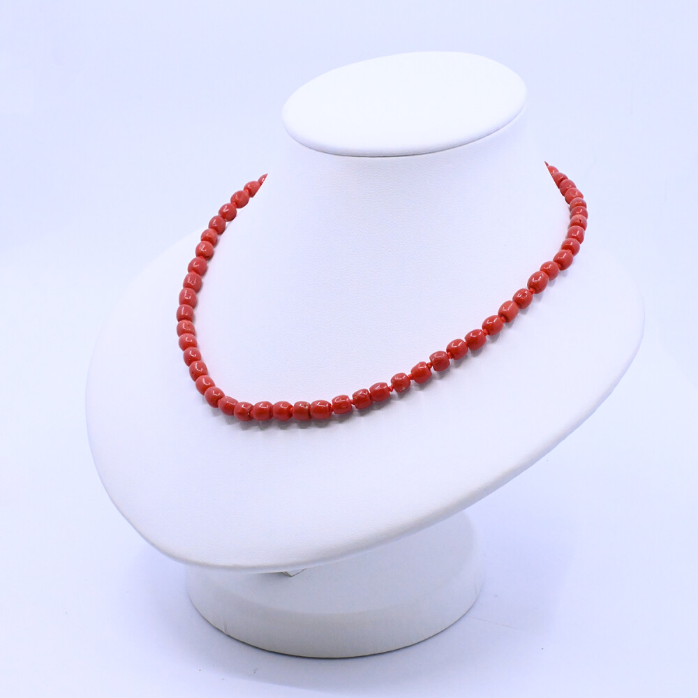 Collar de coral y oro 18k. Collar de coral y oro 18k.