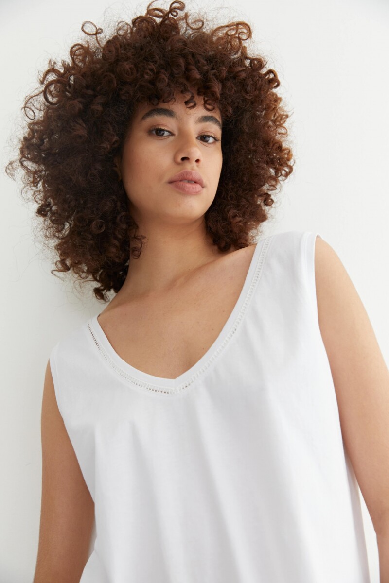 Musculosa con vainilla en escote - blanco 