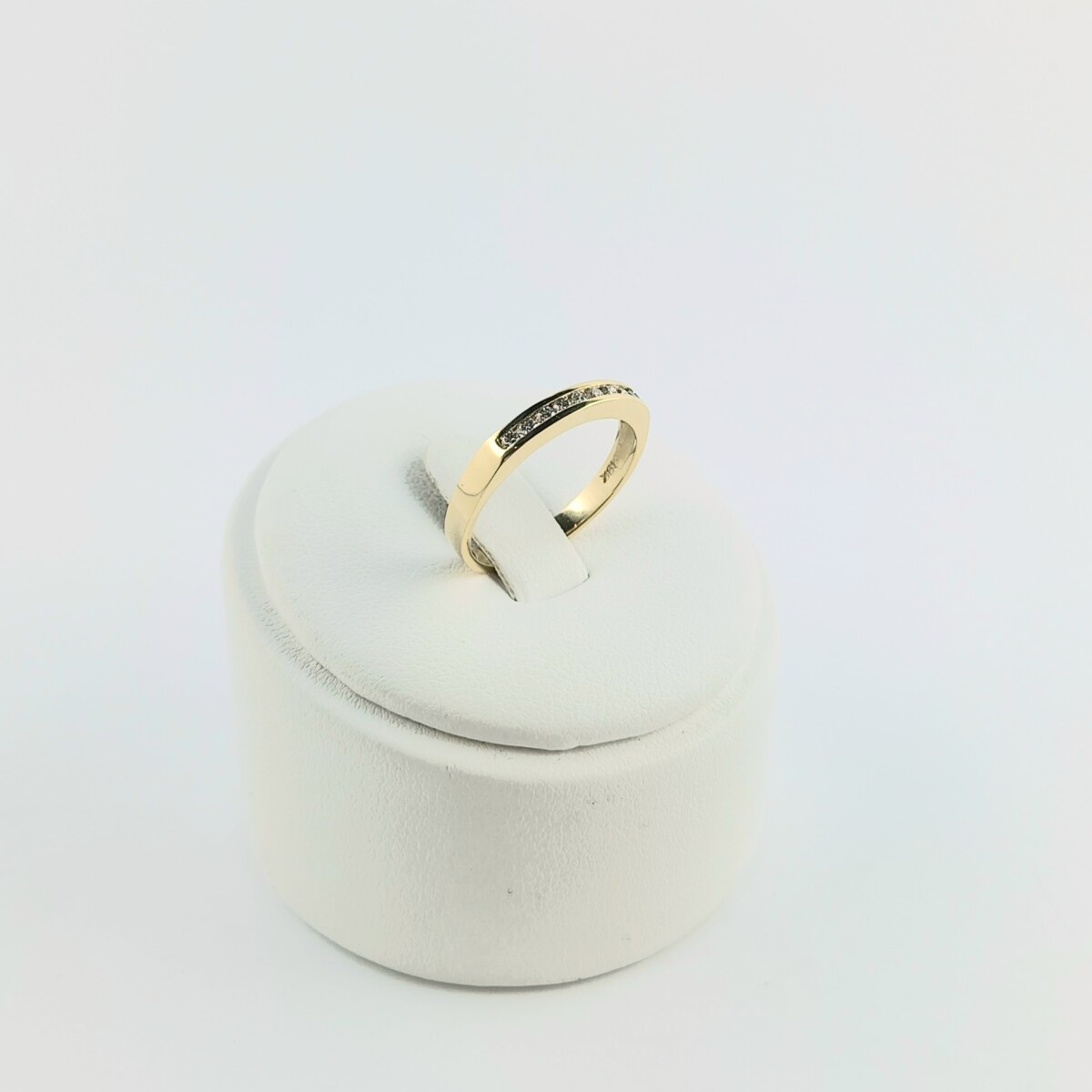 Anillo de oro 18 ktes, MEDIO SIN FIN. 