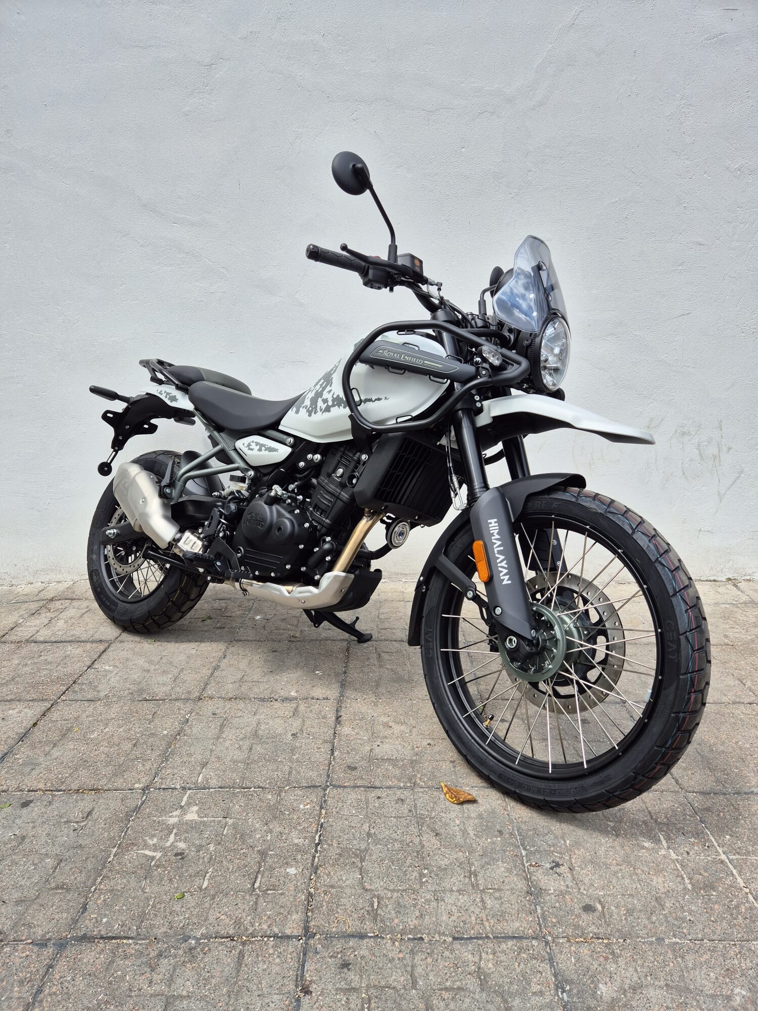 Royal Enfield Himalayan 450 KAMET WHITE TUBELESS Reserva — Bike Up