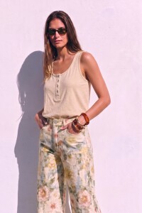 Musculosa Con Botones Algodón Arena