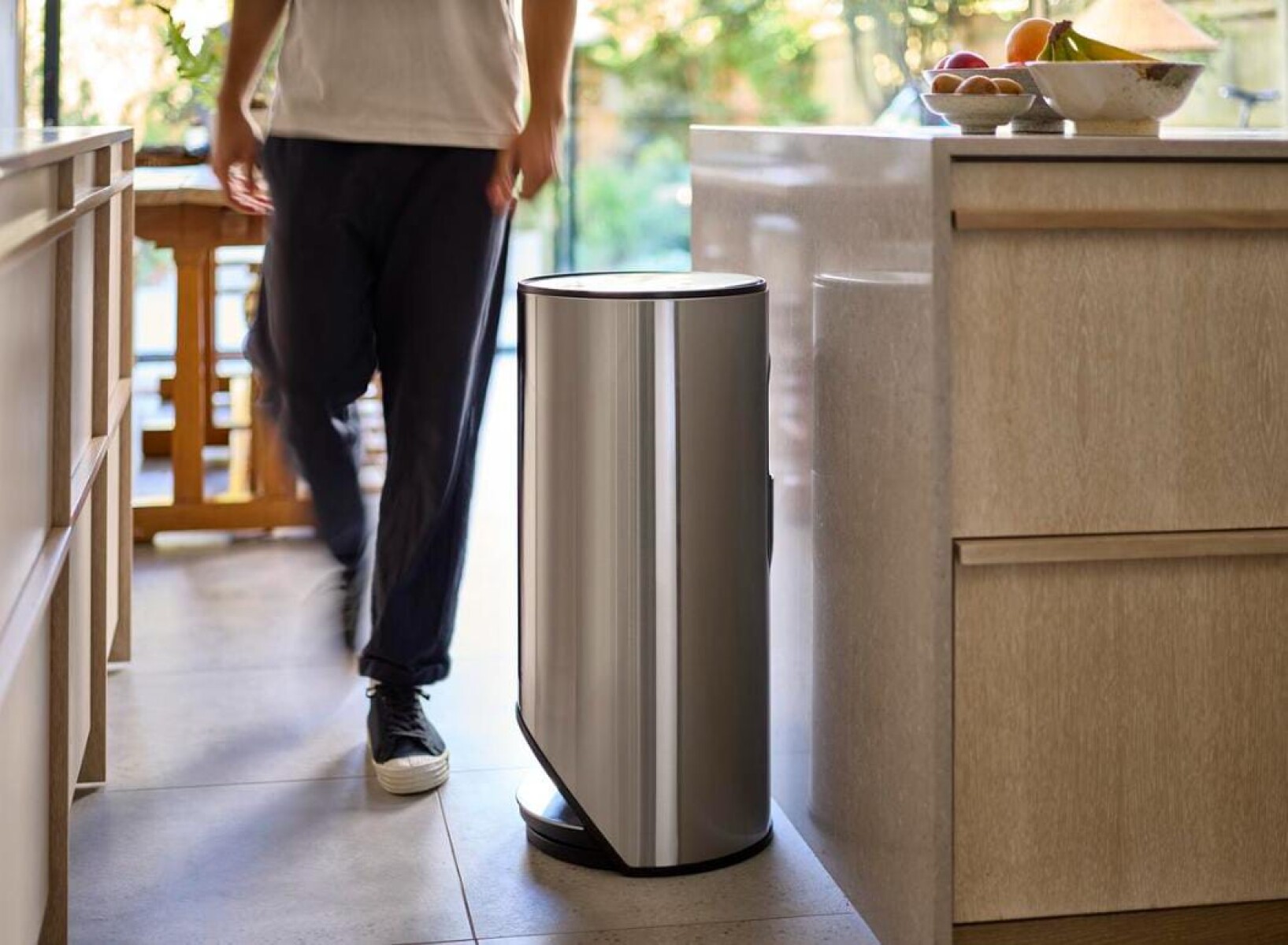 Cesto de Basura Arc™ 30L de Acero Inoxidable Joseph Joseph 