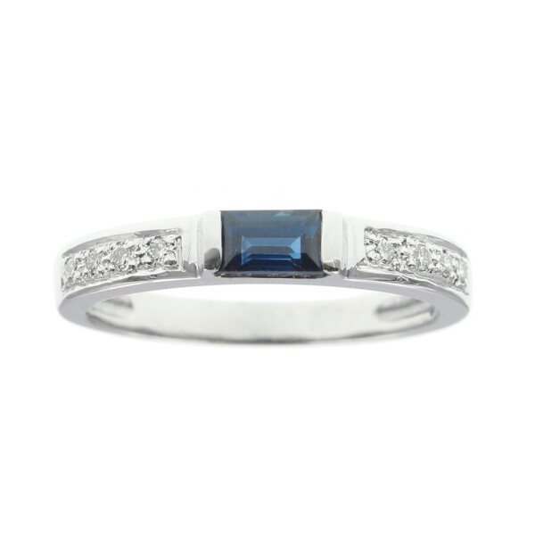 Anillo Elizabeth en oro blanco 18k con brillantes y zafiro Anillo Elizabeth en oro blanco 18k con brillantes y zafiro