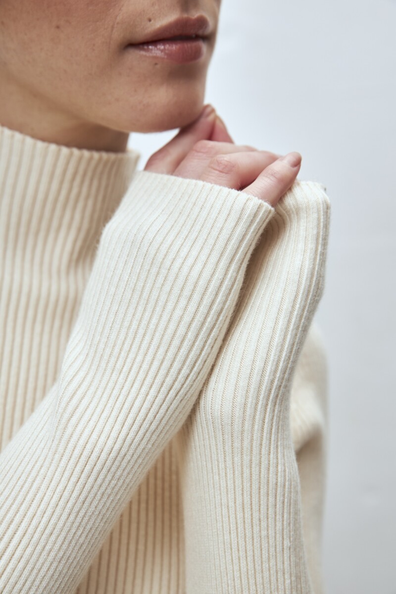 Poly Off White