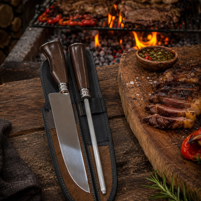Set de Asado Artesanal - Cuchillo y Chaira Parrillero con Estuche y Mango en Madera N°9 Set de Asado Artesanal - Cuchillo y Chaira Parrillero con Estuche y Mango en Madera N°9