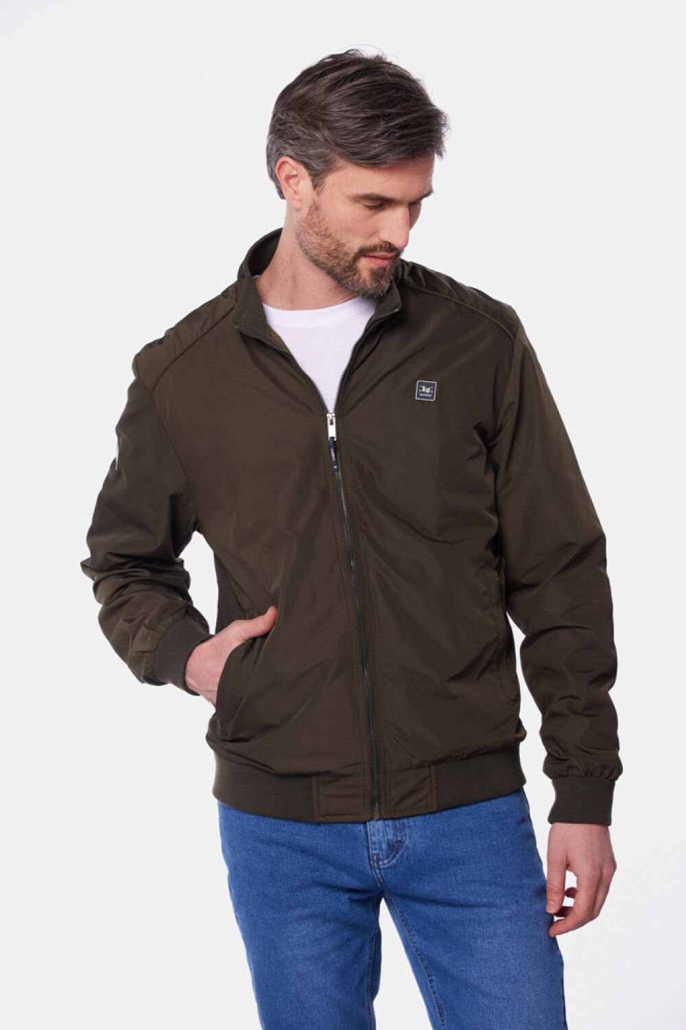 CAMPERA LIVIANA CON PUÑOS Verde