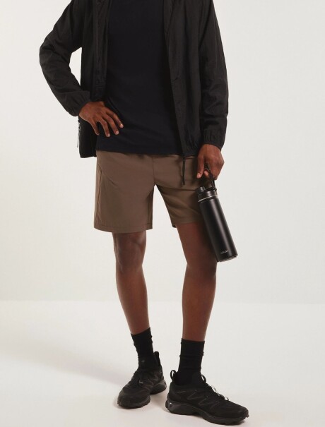 BERMUDA SPORT CON BOLSILLOS MARRÓN