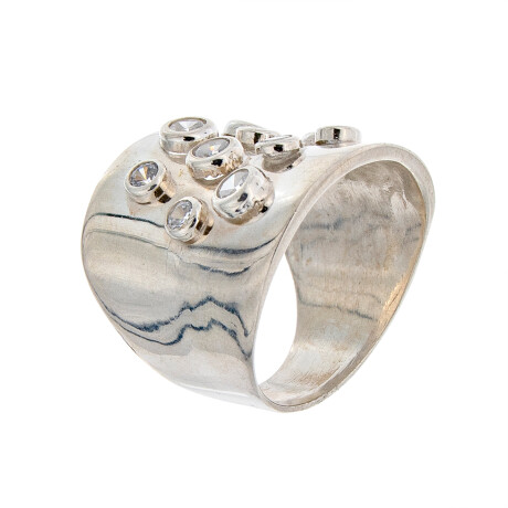 Anillo de plata 925 y circonias. Anillo de plata 925 y circonias.