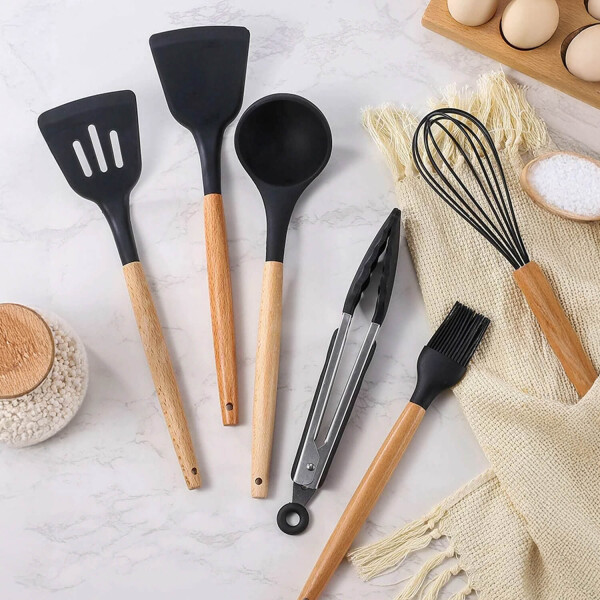 Set de 12 Utensilios de Cocina de Silicona Antiadherente con Mango Madera Set de 12 Utensilios de Cocina de Silicona Antiadherente con Mango Madera
