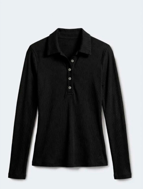 CAMISETA CON CUELLO NEGRO