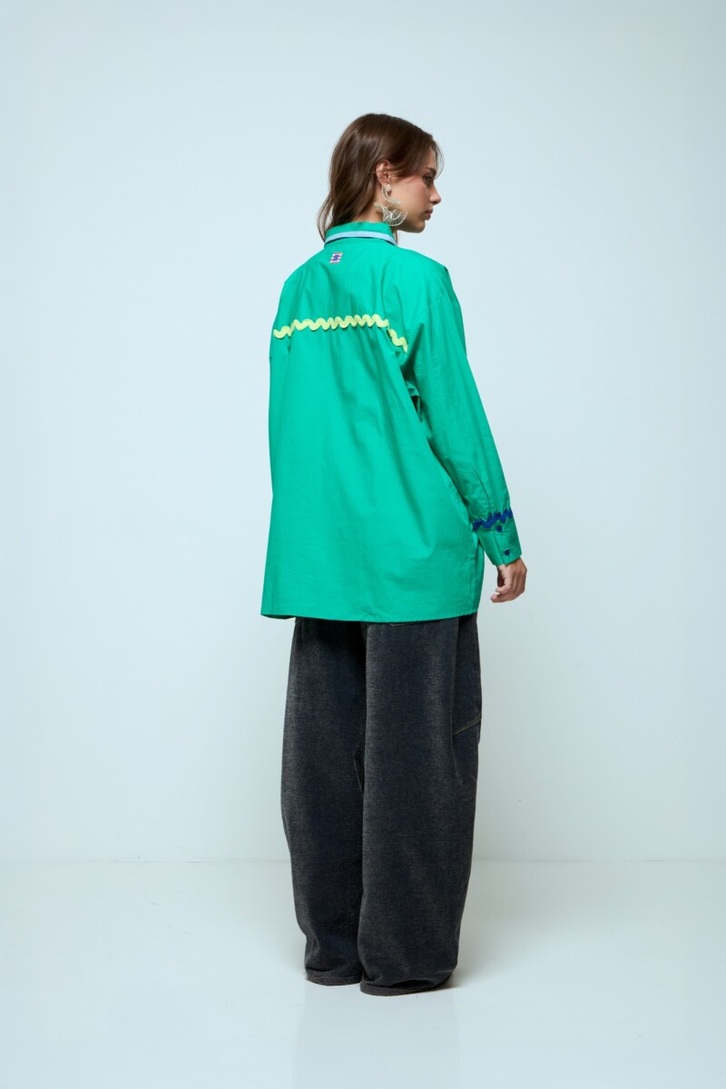 Camisa con tape verde