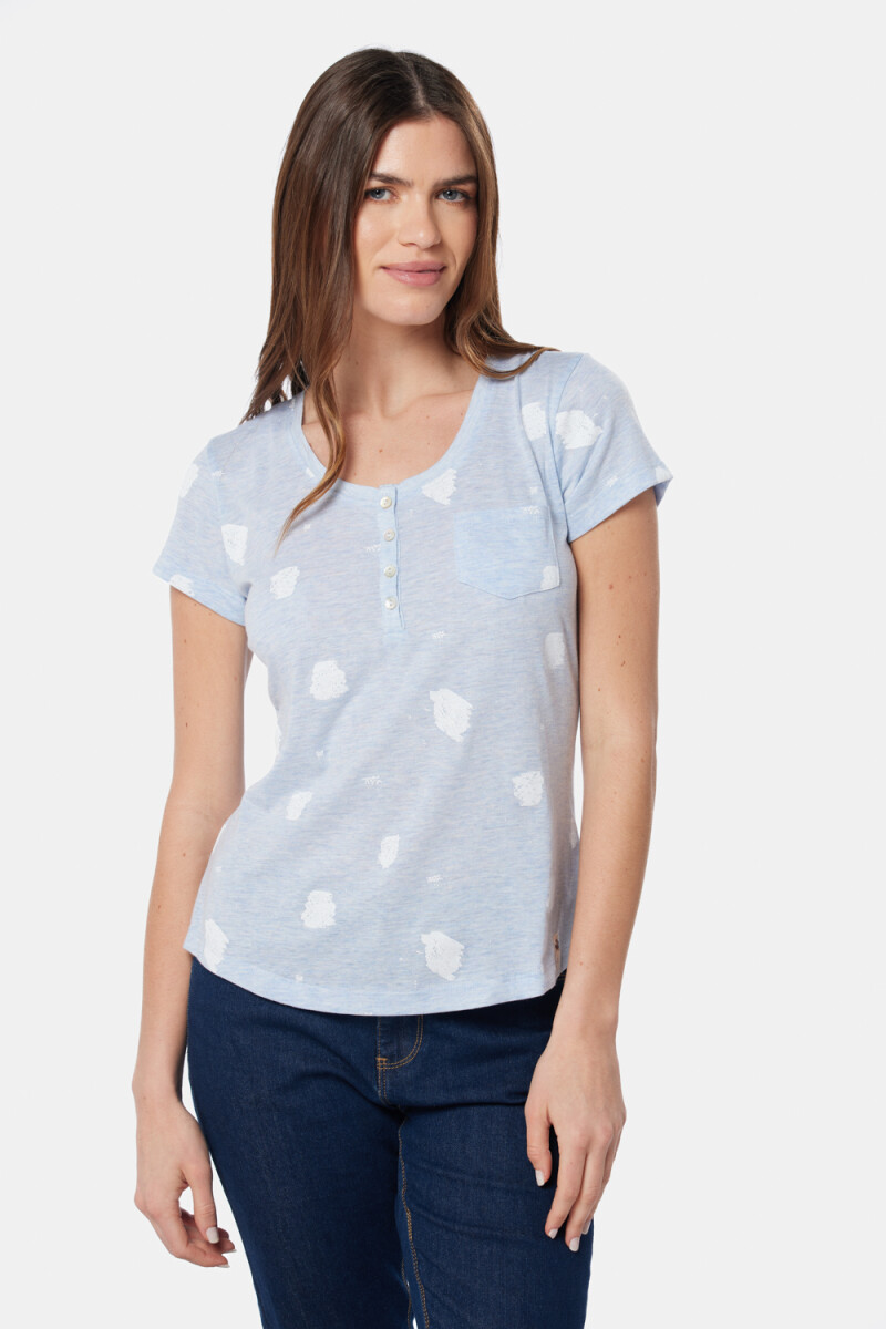 REMERA ESTAMPADA - Celeste 