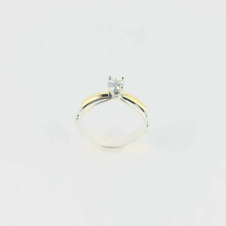 Anillo de plata 925 y double en oro 18 ktes con circonia. Anillo de plata 925 y double en oro 18 ktes con circonia.